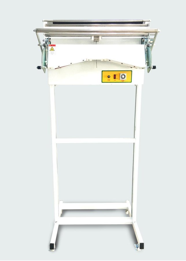 Garment packaging machine