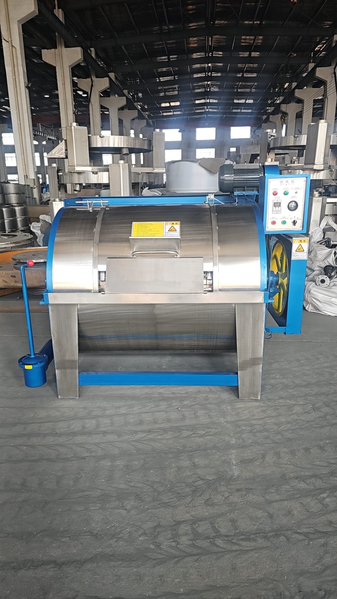 Front view of XGP horizontal industrial washing machine
